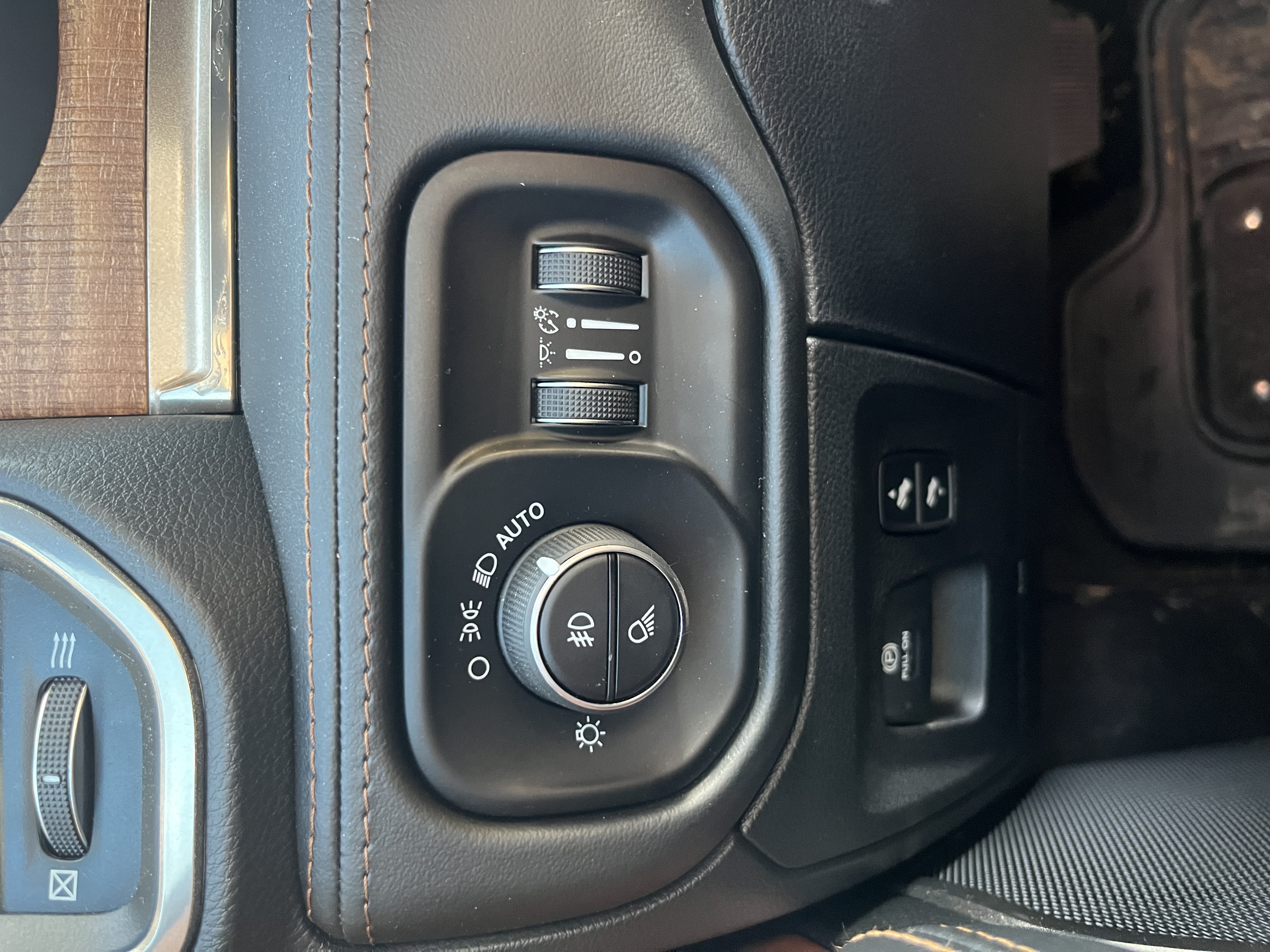 Used 2020 RAM 1500 Limited AWD/4WD image 13