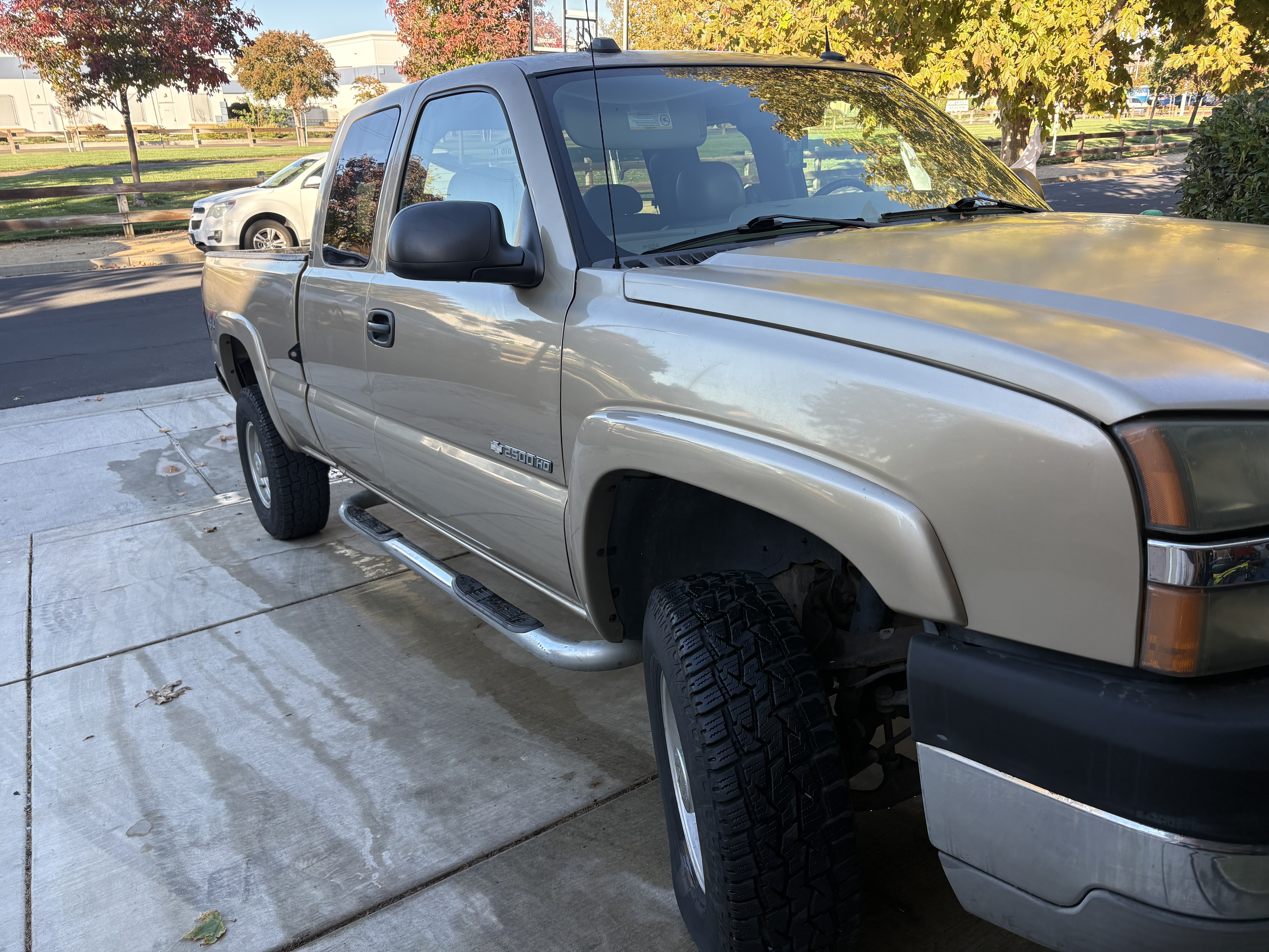 Used 2004 Chevrolet Silverado 2500 LT w/ Skid Plate Package AWD/4WD image 2