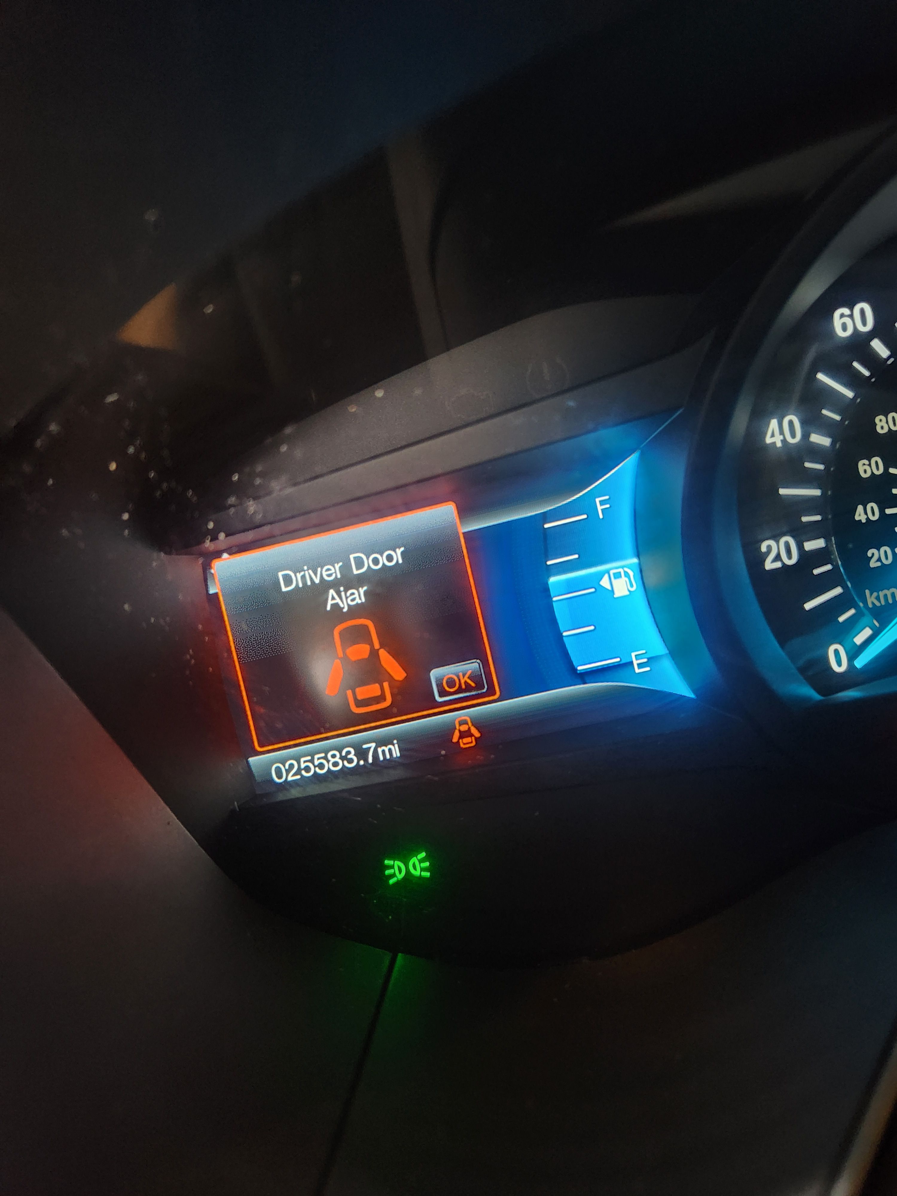 Used 2017 Ford Fusion SE w/ Fusion SE Technology Package FWD image 12