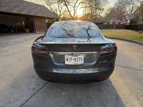 Used 2020 Tesla Model S Long Range Plus image 9