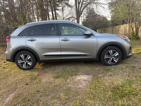 Used 2022 Kia Niro EX Premium FWD image 1