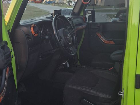 Used 2013 Jeep Wrangler Unlimited Rubicon w/ Connectivity Group image 6