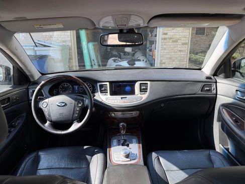 Used 2010 Hyundai Genesis 4.6 w/ Technology Pkg 5 RWD image 11