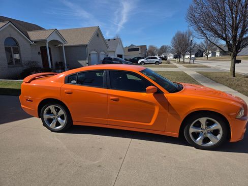 Used 2014 Dodge Charger SXT image 5