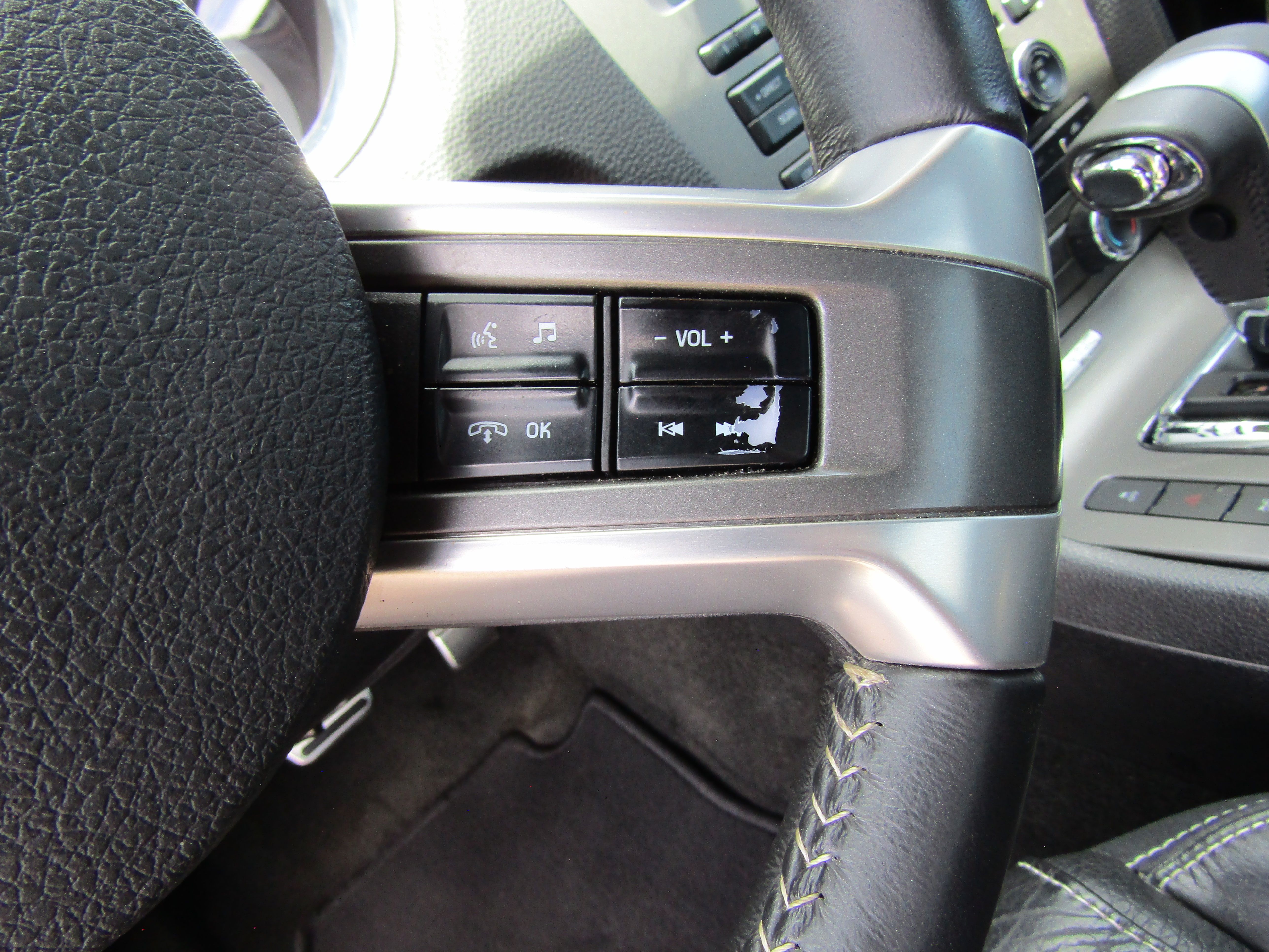 Used 2012 Ford Mustang GT Premium w/ Security Pkg RWD image 32