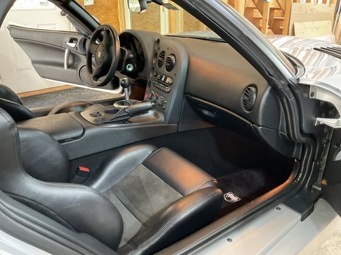 Used 2003 Dodge Viper SRT-10 RWD image 8