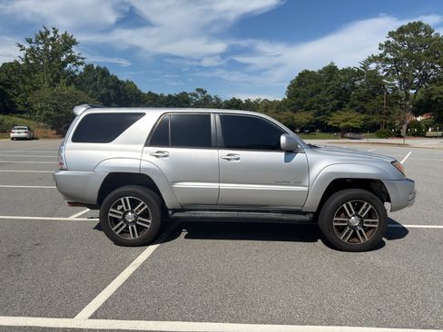Used 2005 Toyota 4Runner Limited AWD/4WD image 4