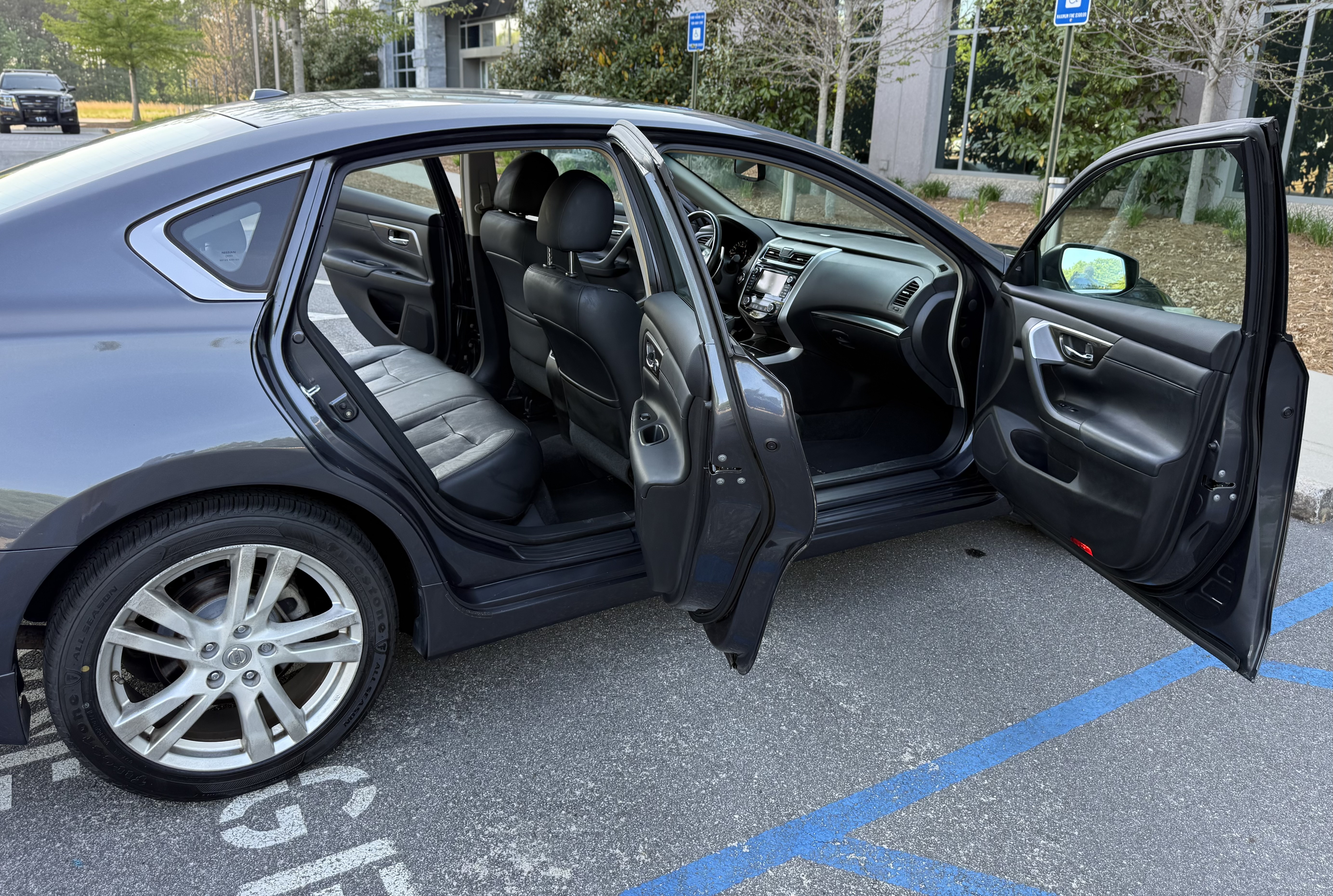 Used 2013 Nissan Altima 3.5 SL w/ Technology Pkg FWD image 19