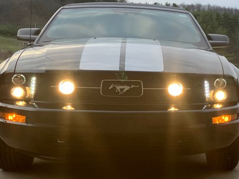 Used 2007 Ford Mustang Convertible RWD image 4