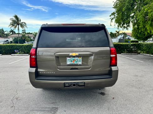 Used 2016 Chevrolet Suburban LT RWD image 5
