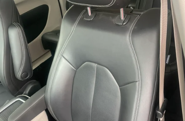 Used 2023 Chrysler Pacifica Touring-L w/ Uconnect Theater Family Group AWD/4WD image 16