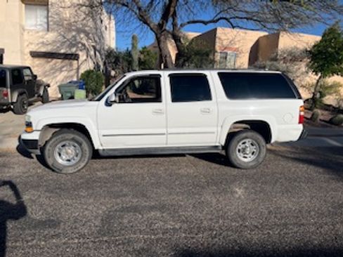 Used 2002 Chevrolet Suburban 2500 LT image 2