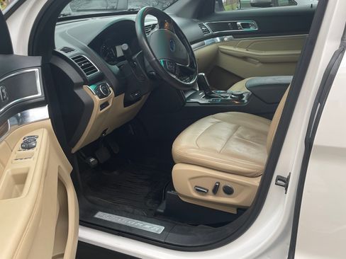 Used 2017 Ford Explorer Limited image 9