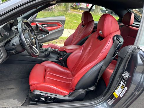 Used 2015 BMW M4 Convertible image 18