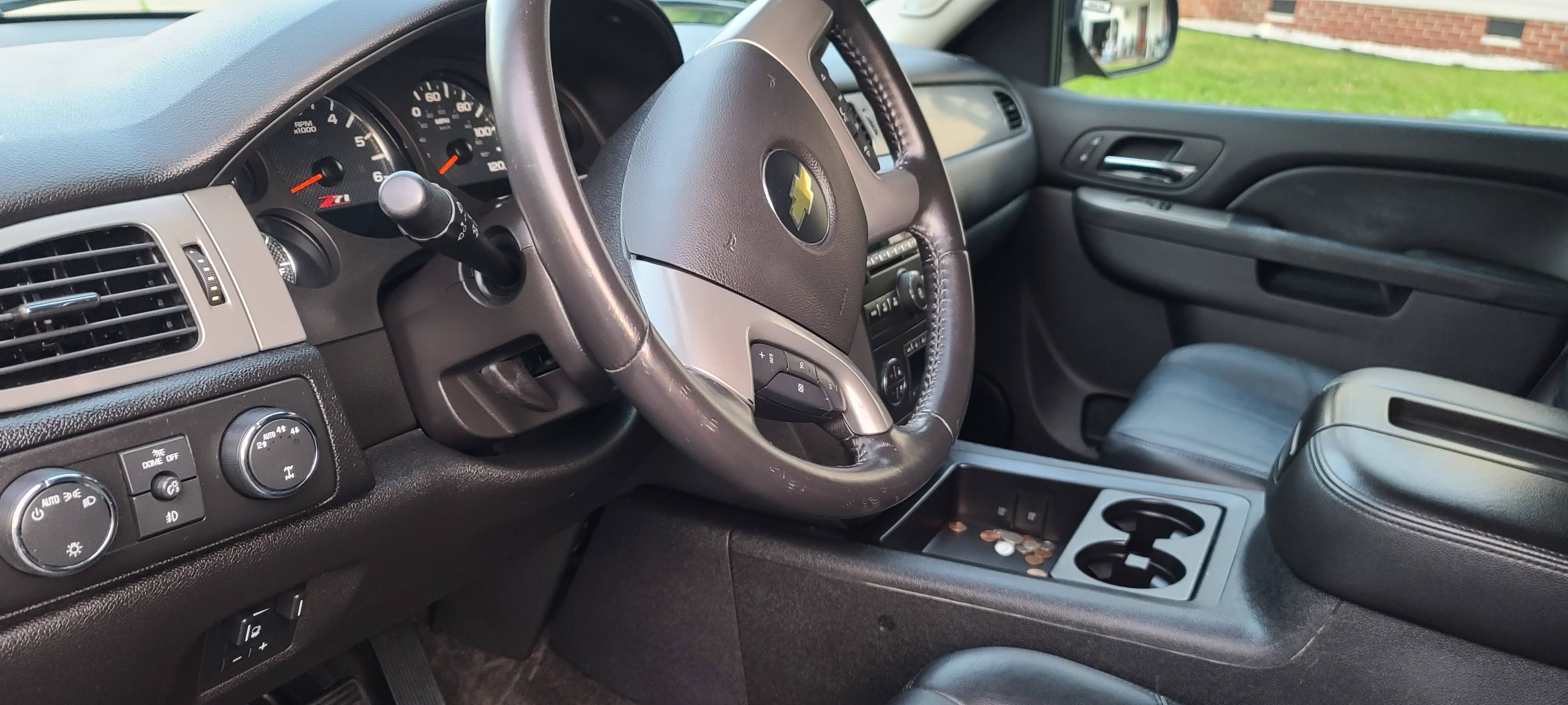 Used 2013 Chevrolet Avalanche LT w/ Suspension Package, Off-Road AWD/4WD image 2