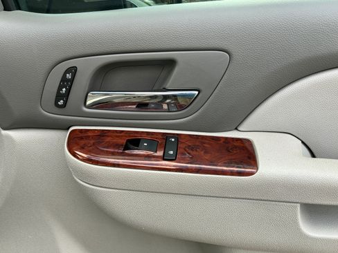 Used 2014 Chevrolet Silverado 2500 LTZ w/ LTZ Plus Package image 13