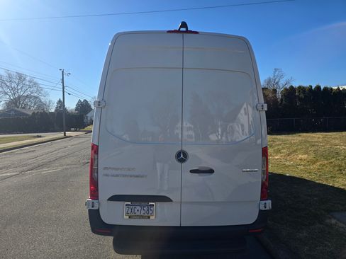 Used 2024 Mercedes-Benz Sprinter 3500 image 5