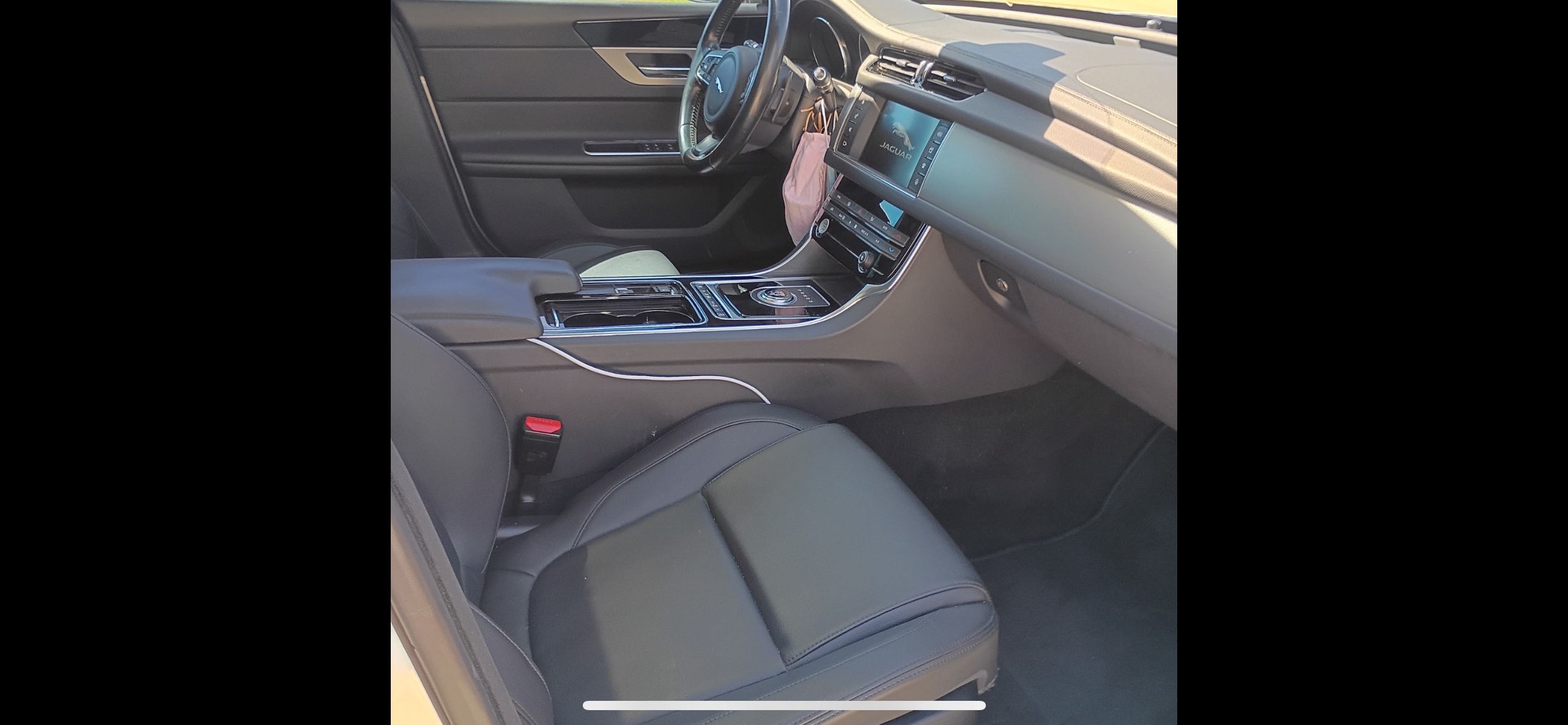 Used 2017 Jaguar XF Premium RWD image 9
