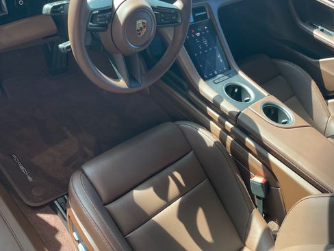 Used 2024 Porsche Taycan image 8