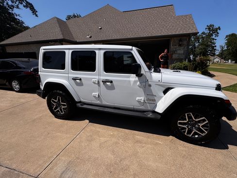 Used 2024 Jeep Wrangler Unlimited Sahara w/ Safety Group AWD/4WD image 8