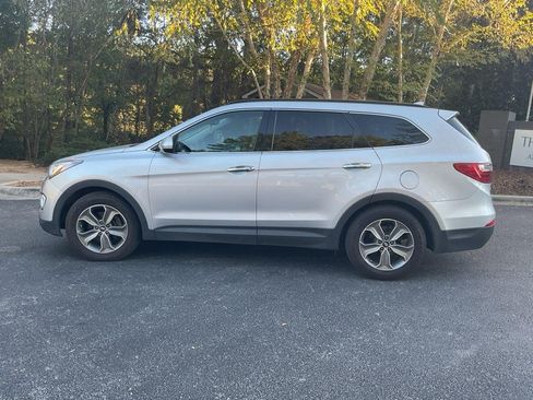 Used 2014 Hyundai Santa Fe GLS image 2