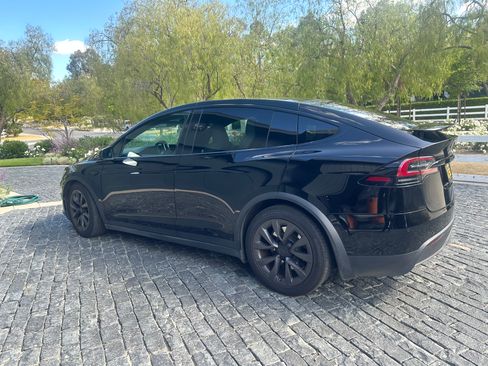 Used 2023 Tesla Model X image 6