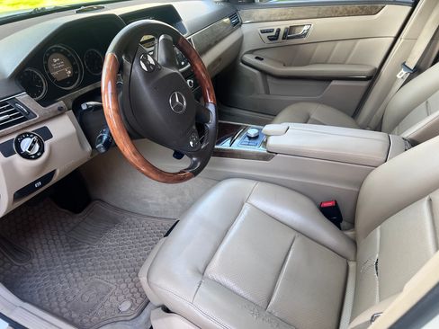 Used 2010 Mercedes-Benz E 350 Sedan image 9