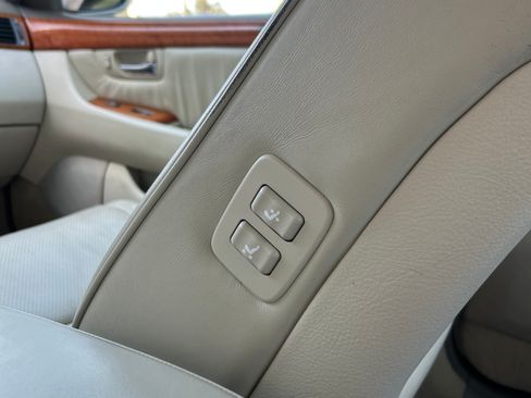 Used 2003 Lexus LS 430 RWD image 9