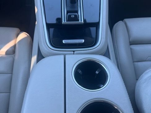 Used 2018 Porsche Panamera image 9