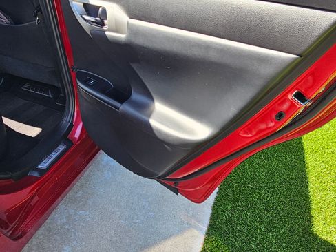 Used 2013 Lexus CT 200h image 24