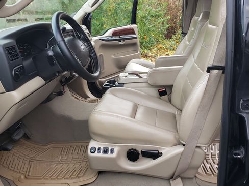 Used 2005 Ford Excursion Limited image 10