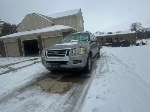 Used 2008 Ford Explorer Sport Trac Limited image 4