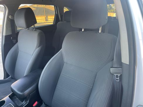 Used 2017 Kia Sorento LX w/ LX Convenience Package image 11