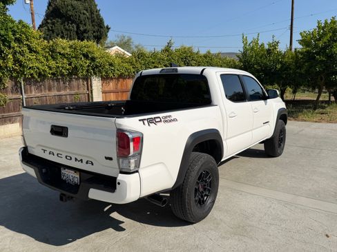 Used 2021 Toyota Tacoma TRD Off-Road w/ Technology Package RWD image 6