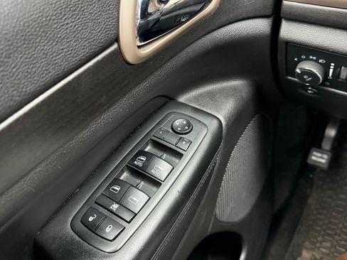 Used 2017 Jeep Grand Cherokee Laredo w/ Quick Order Package 23E image 14