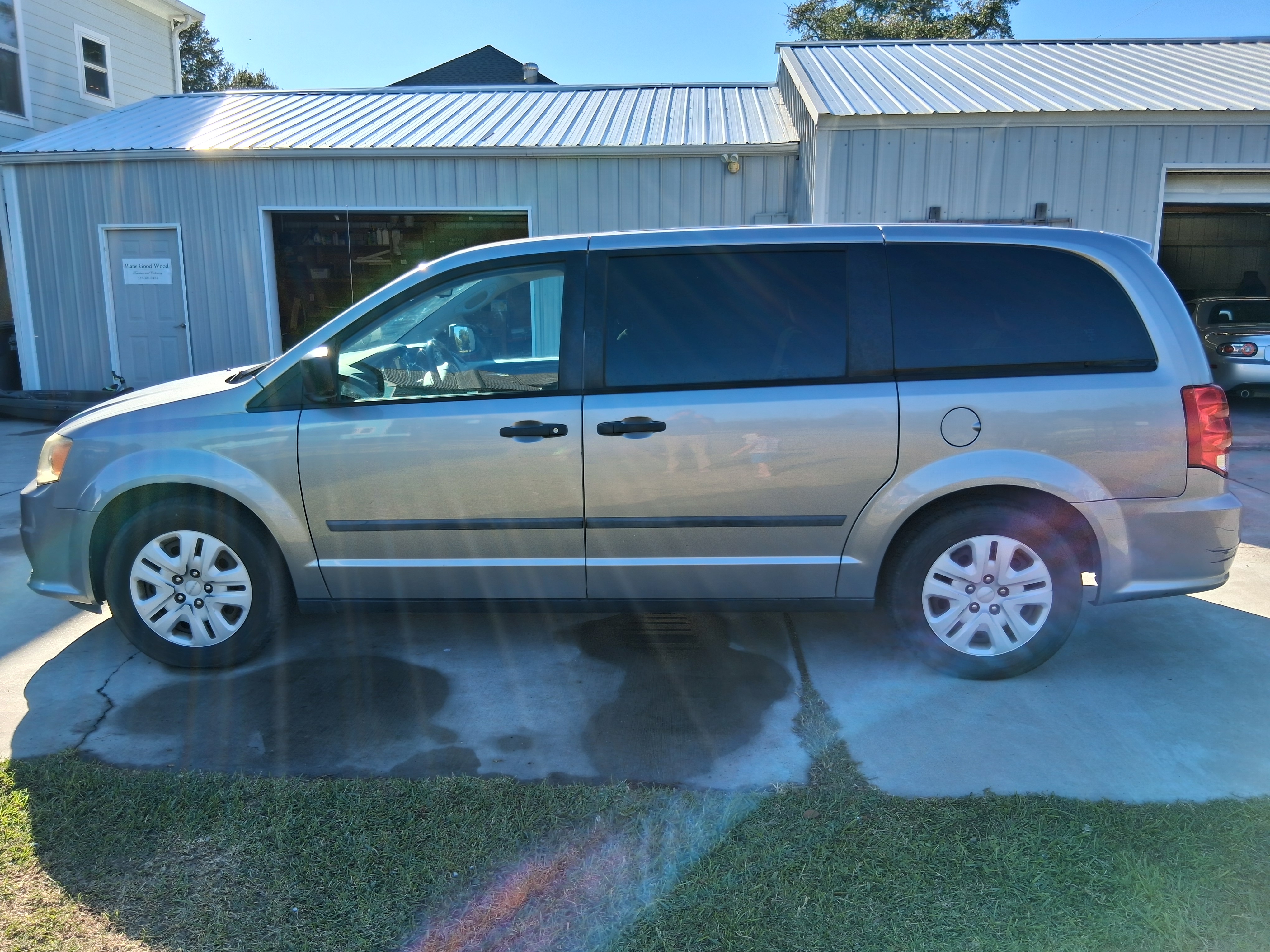 Used 2013 Dodge Grand Caravan American Value Package w/ UConnect Hands-Free Group FWD image 2