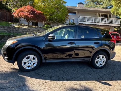 Used 2015 Toyota RAV4 LE image 1