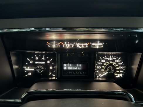 Used 2012 Lincoln Navigator L 4WD image 23