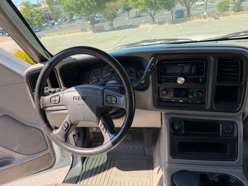 Used 2005 GMC Sierra 2500 SLT w/ Heavy-Duty Power Package RWD image 21