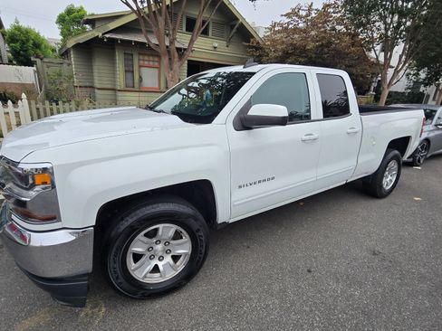 Used 2018 Chevrolet Silverado 1500 LT w/ Trailering Package AWD/4WD image 1