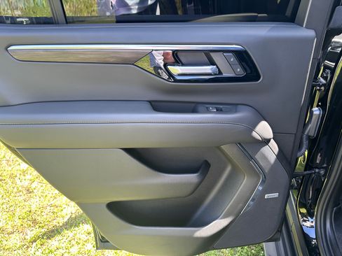 Used 2025 Chevrolet Tahoe LT w/ Comfort Package image 12