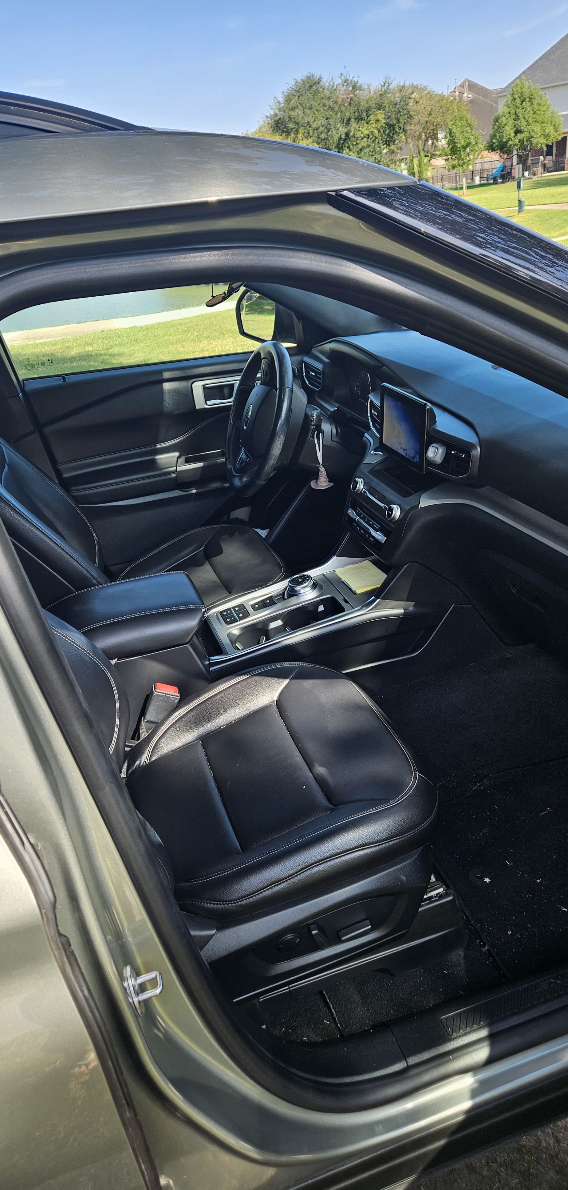 Used 2020 Ford Explorer XLT w/ Equipment Group 202A RWD image 4