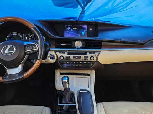 Used 2017 Lexus ES 300h image 23