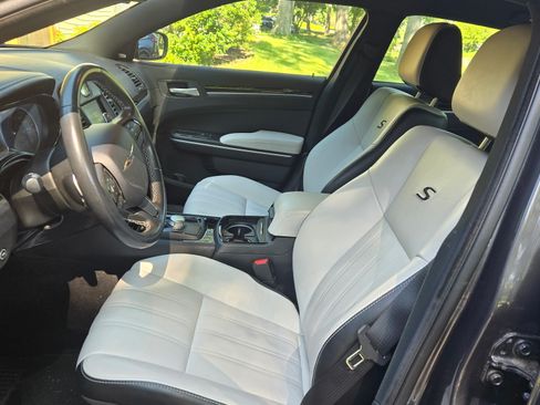 Used 2019 Chrysler 300 S w/ S Model Appearance Package RWD image 9