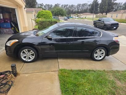 Used 2011 Nissan Altima 3.5 SR w/ 3.5SR Premium Pkg