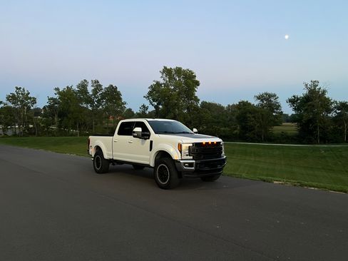 Used 2019 Ford F250 Lariat w/ Lariat Ultimate Package AWD/4WD image 2