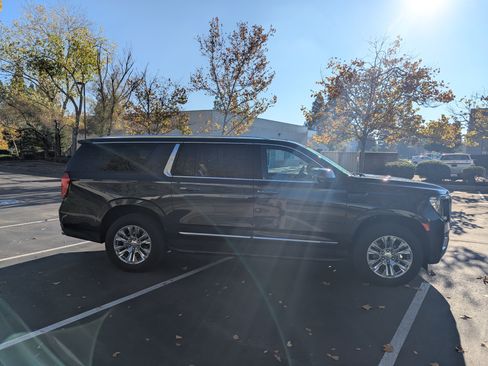 Used 2023 GMC Yukon XL Denali image 5
