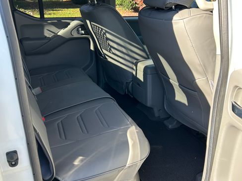 Used 2021 Nissan Frontier SV image 8