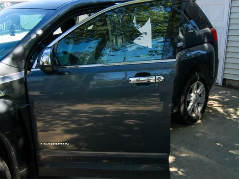 Used 2010 GMC Terrain SLE AWD/4WD image 6