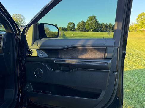 Used 2018 Ford Expedition Limited AWD/4WD image 27
